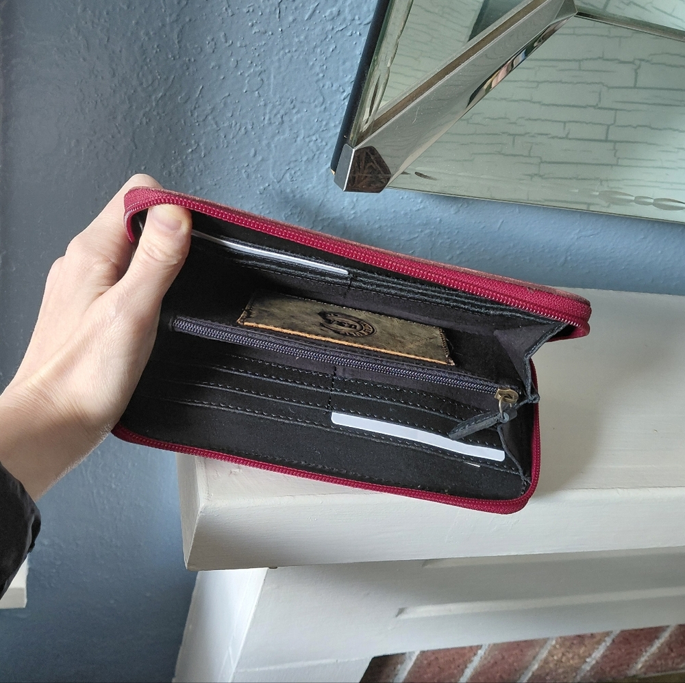 NWT Myra Hand Embossed Leather Zipper Wallet - Picture 3 of 7